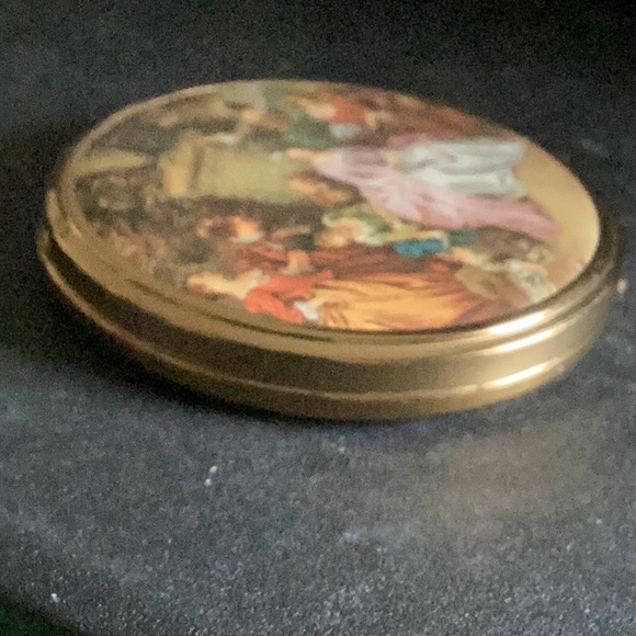 Wonderful Condition 1950s Italian Silk Cover Crème Powder Compact Baroque Ladies - Picture 3 of 15